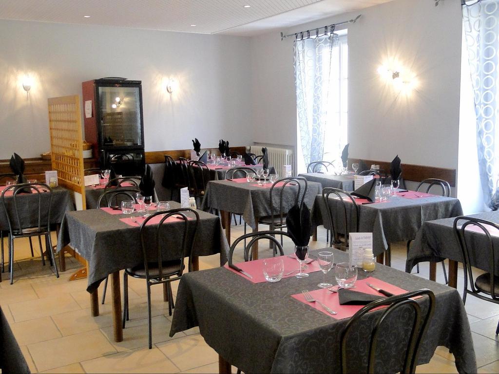 Logis Hotel Restaurant Auberge De La Cloche Le Theil-sur-Huisne 외부 사진