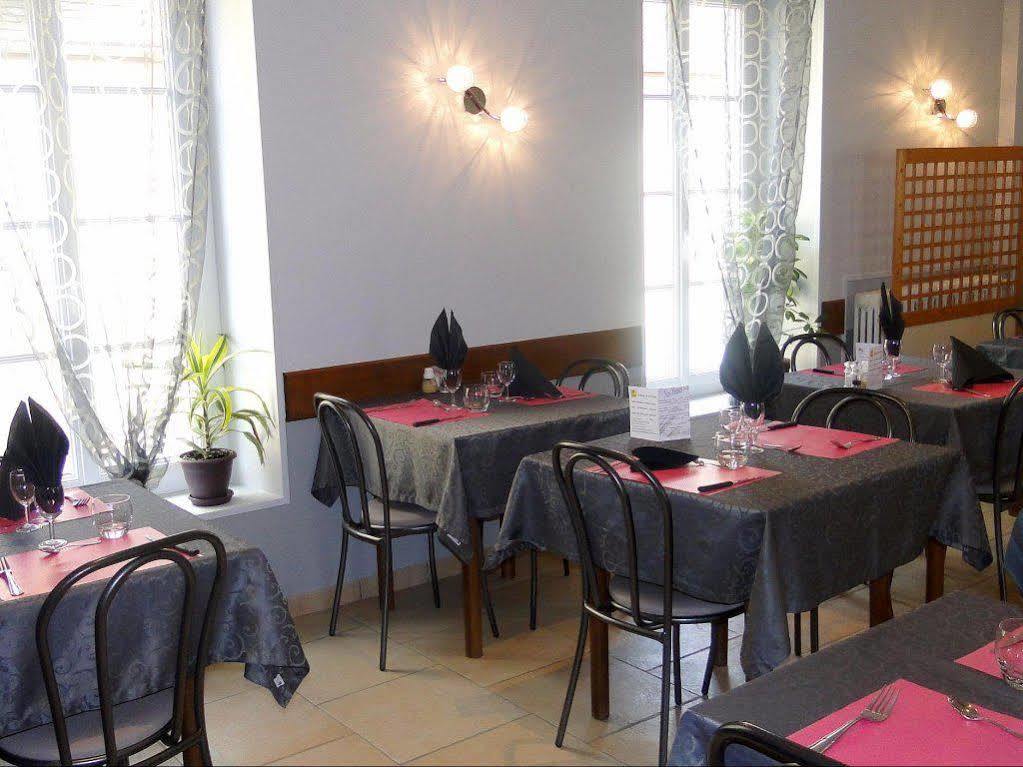 Logis Hotel Restaurant Auberge De La Cloche Le Theil-sur-Huisne 외부 사진
