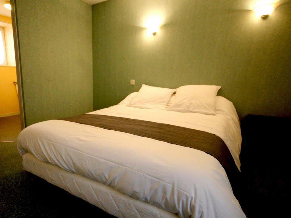 Logis Hotel Restaurant Auberge De La Cloche Le Theil-sur-Huisne 외부 사진