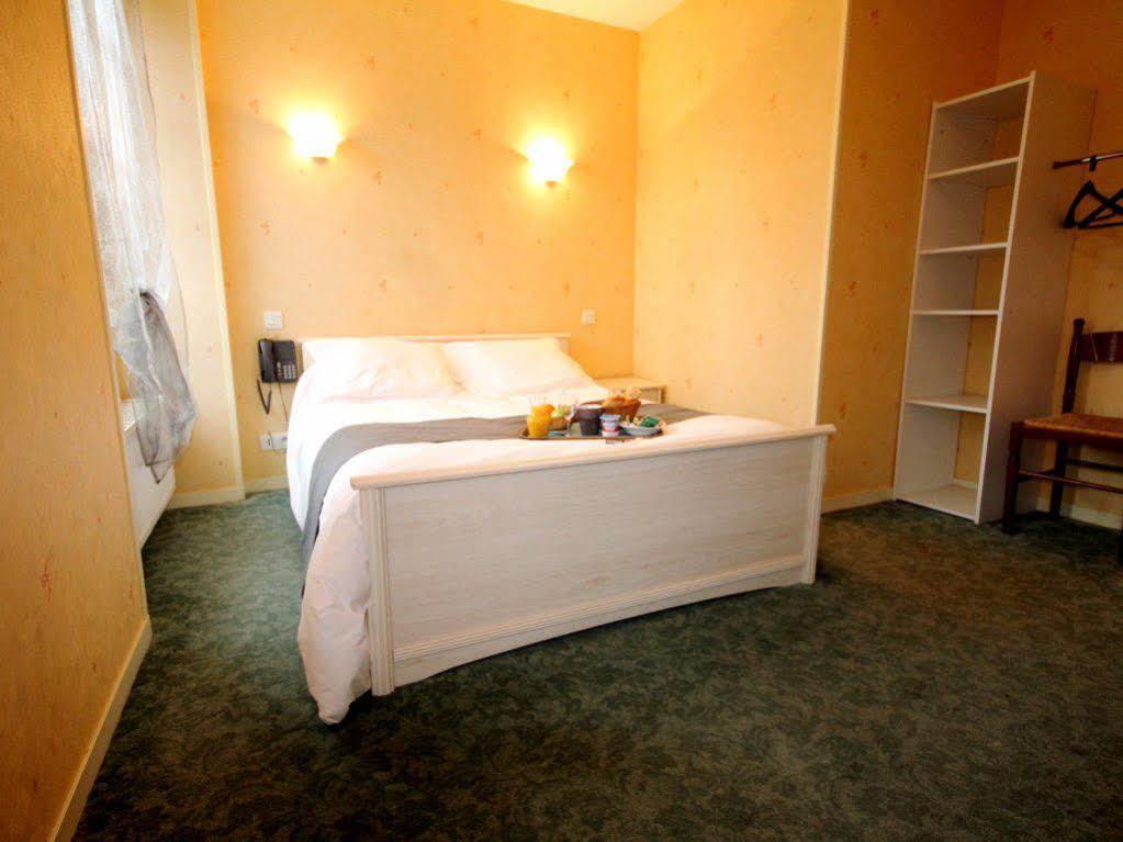 Logis Hotel Restaurant Auberge De La Cloche Le Theil-sur-Huisne 외부 사진